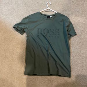 Never worn hugo boss t shirt army green colour